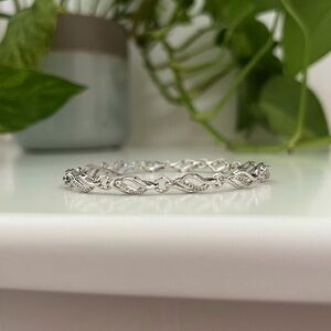 NWT Diamond Cut Sterling Silver Elegant Clasp Bracelet